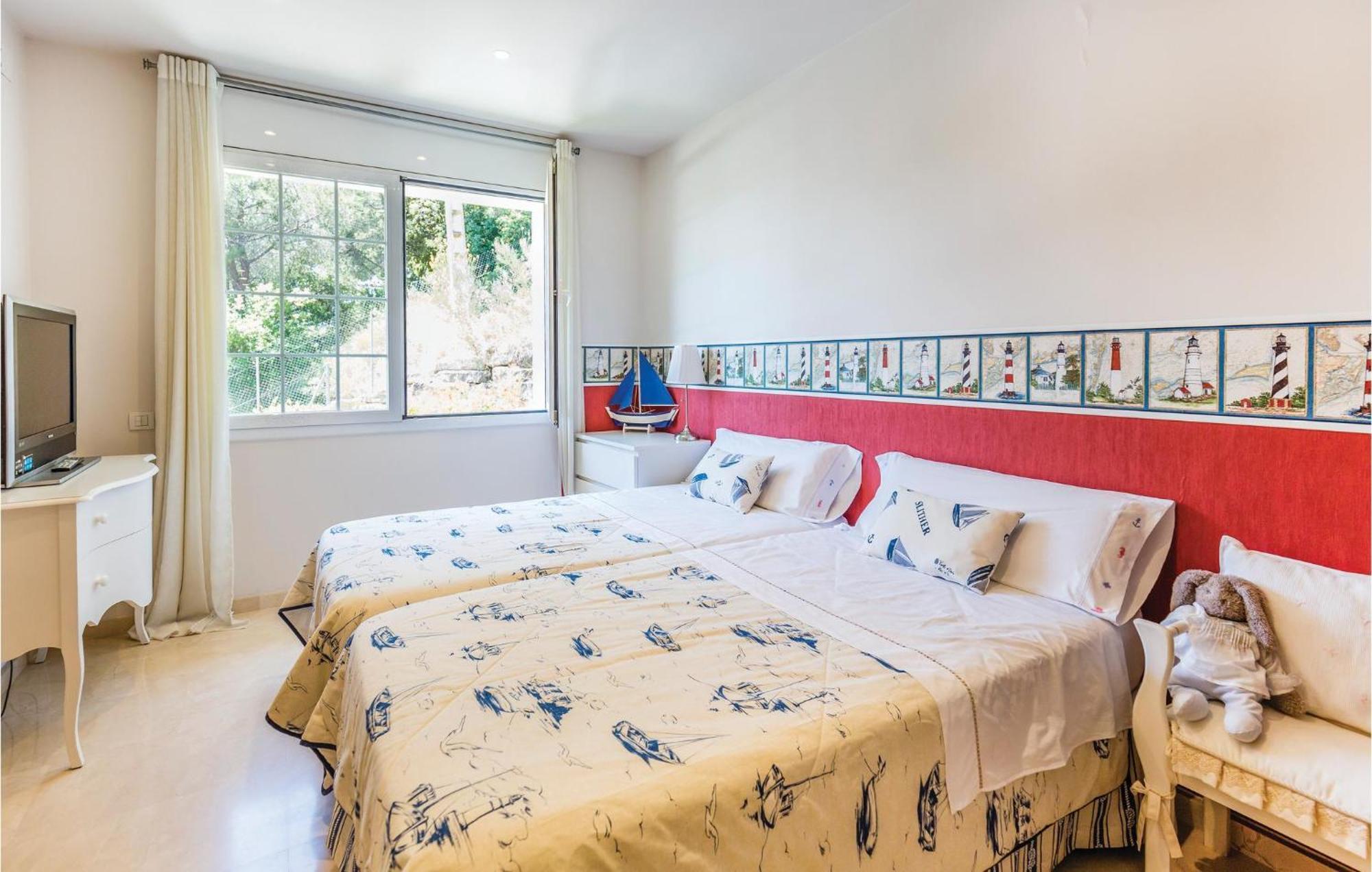 Nice Home In Cabrils With House A Mountain View Esterno foto